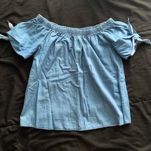 ⭐️3/$15⭐️ Off the shoulder denim top